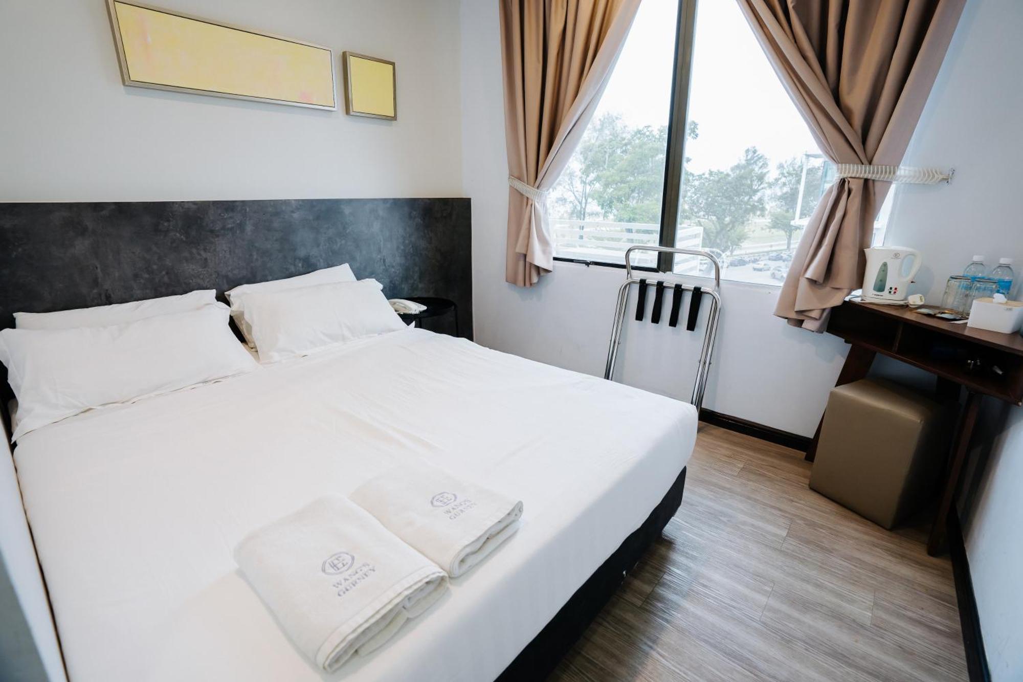 Wangs Hotel Gurney Drive George Town Exteriör bild