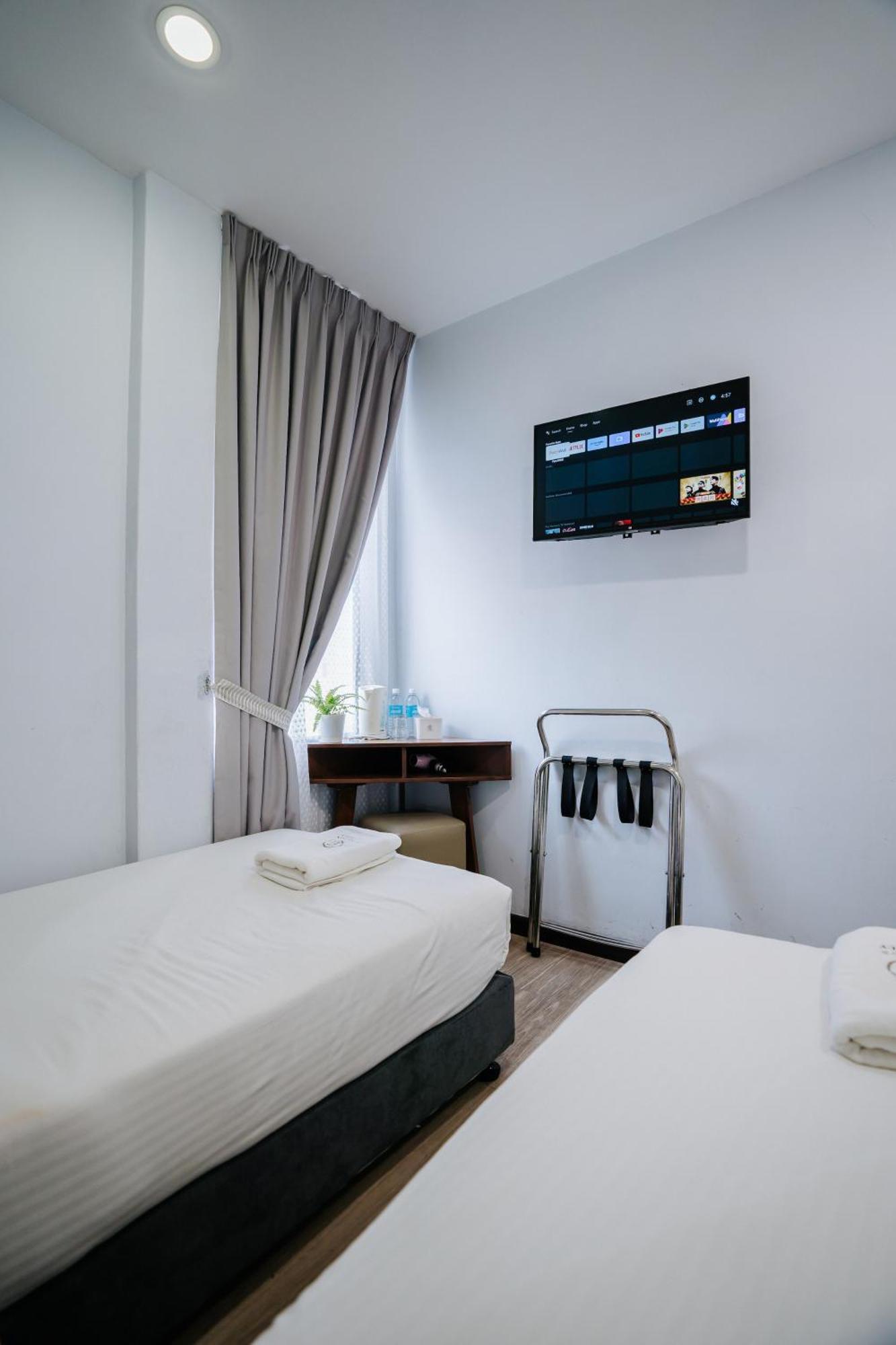 Wangs Hotel Gurney Drive George Town Exteriör bild