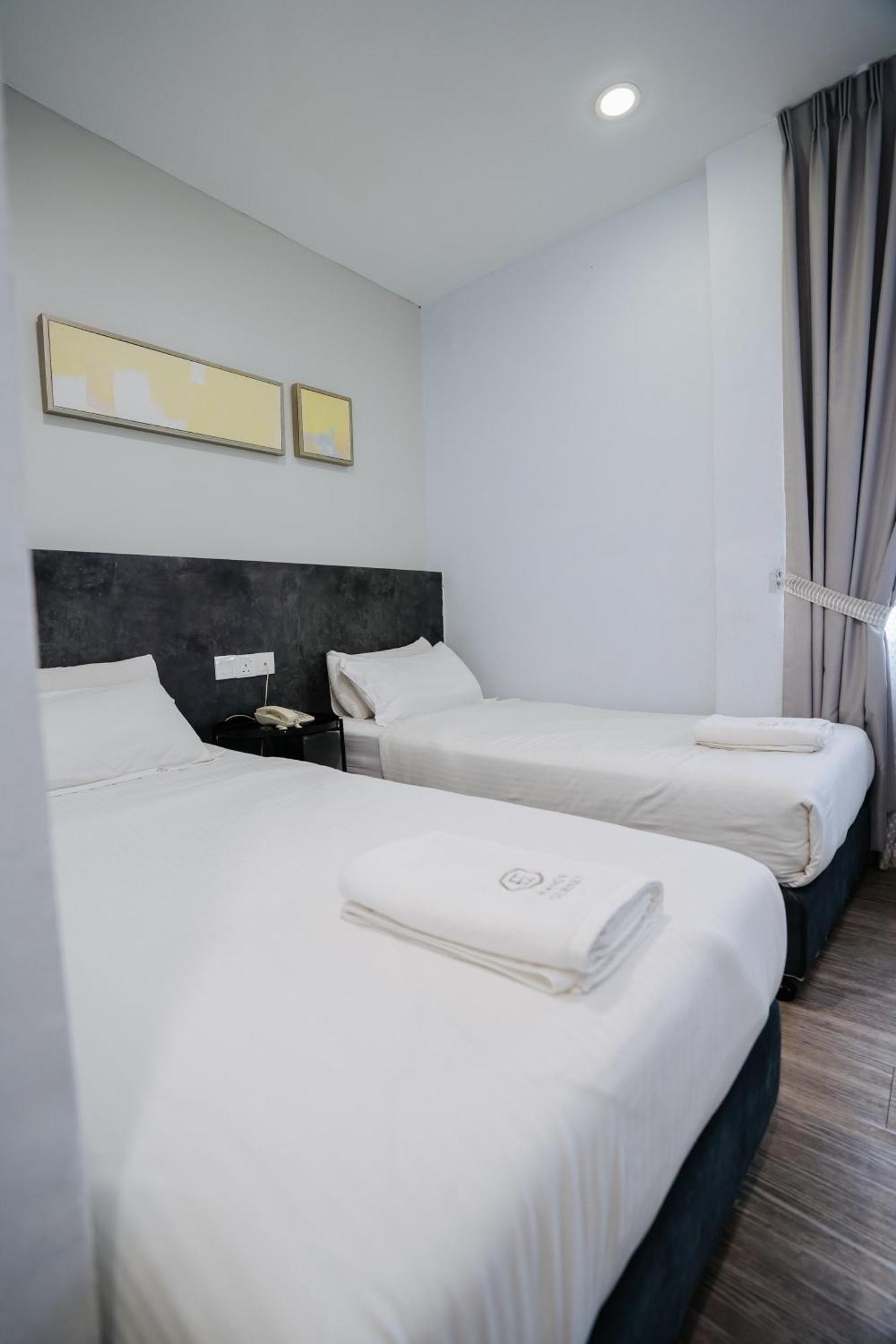 Wangs Hotel Gurney Drive George Town Exteriör bild